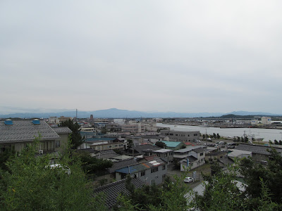 日和山公園から酒田港を見る