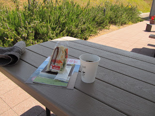 道の駅でコーヒーとサンドイッチ