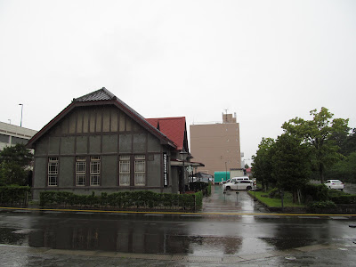 弘前市役所側から見たスタバ