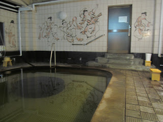 混浴の大浴場タイル画
