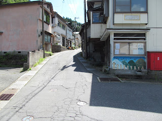町の中の坂道