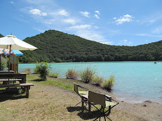 レストハウスの外の席