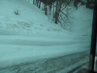 高速バス車窓風景雪