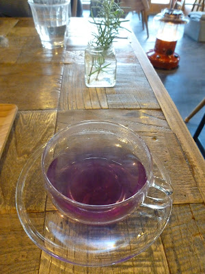 アキウブルー（ハーブティー）色変