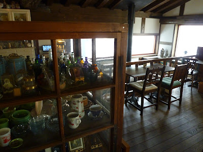 2階アンティークの棚1