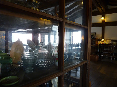 2階アンティークの棚2